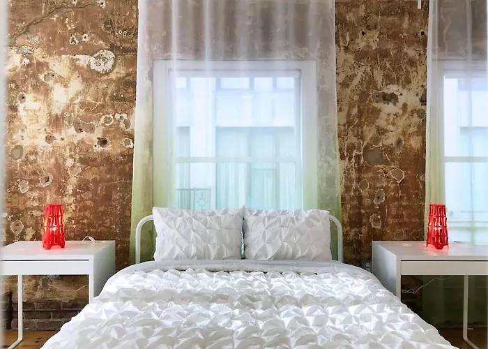 Downtown Romance - Location - Comfort - Style